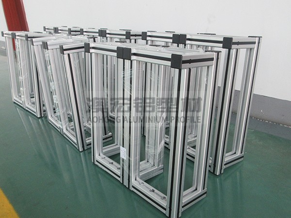 鋁型材打造的光纜設(shè)備機架：輕韌相承，穩(wěn)固護(hù)航